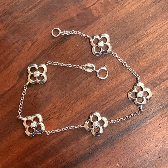 Jewelry - 925 silver flower and rhinestone bracelet